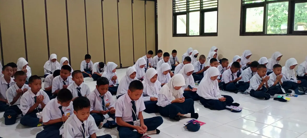 Suasana belajar siswa SMP Negeri 13 Bulukumba di dalam kelas